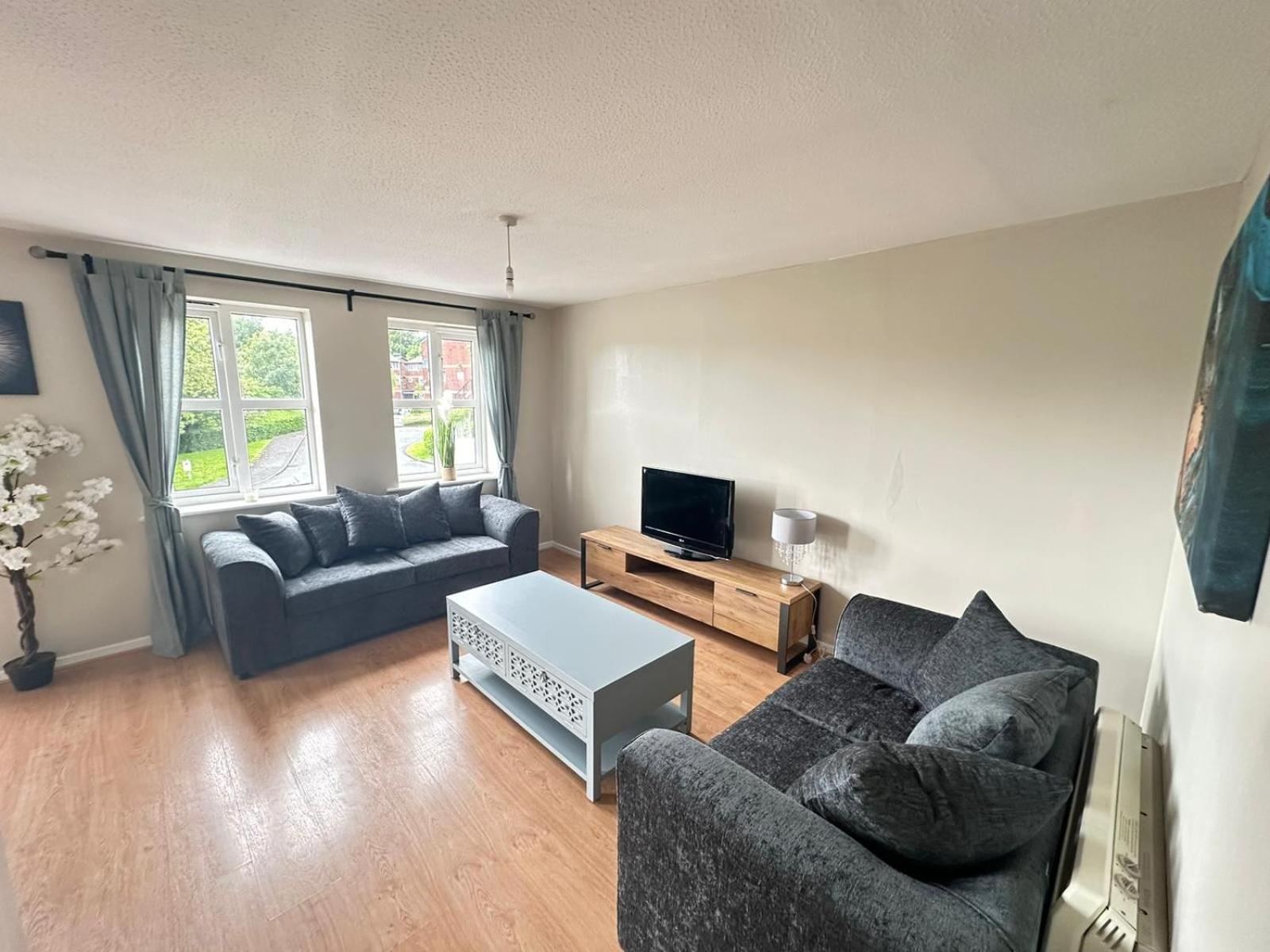 Lovely 2 Dbl Bed Apartment Near Heaton Park And North Manchester Hospital With Parking Екстер'єр фото