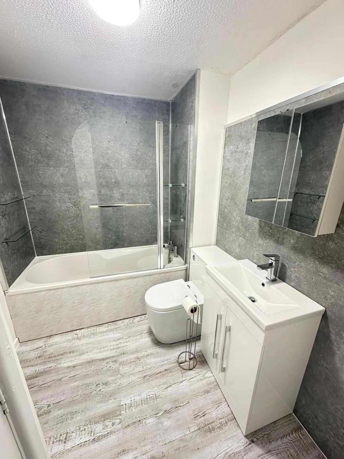 Lovely 2 Dbl Bed Apartment Near Heaton Park And North Manchester Hospital With Parking Екстер'єр фото